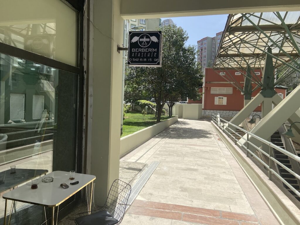 Berberim Ataşehir - Atatürk, Sedef Cd. Ata Blokları D:3/5 No:39, 34700 Ataşehir/İstanbul, Türkiye