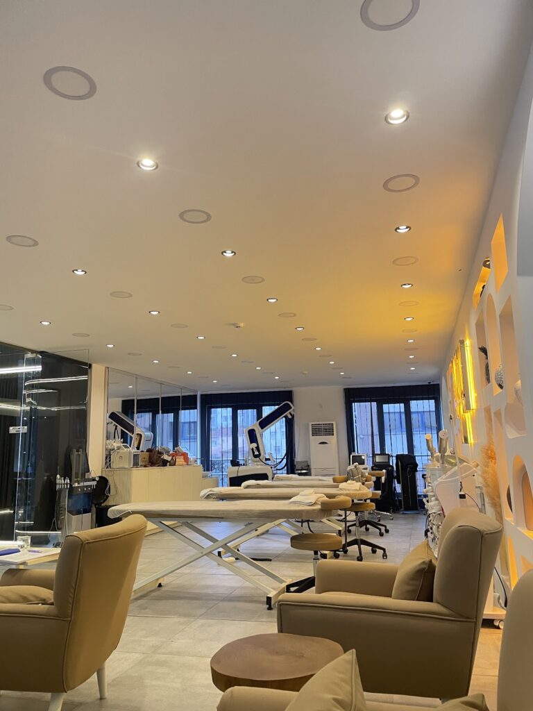 Refika Güzellik Merkezi - Kayışdağı Caddesi, Küçükbakkalköy, Başar Sk. No:12-14, 34750 Ataşehir/İstanbul, Türkiye