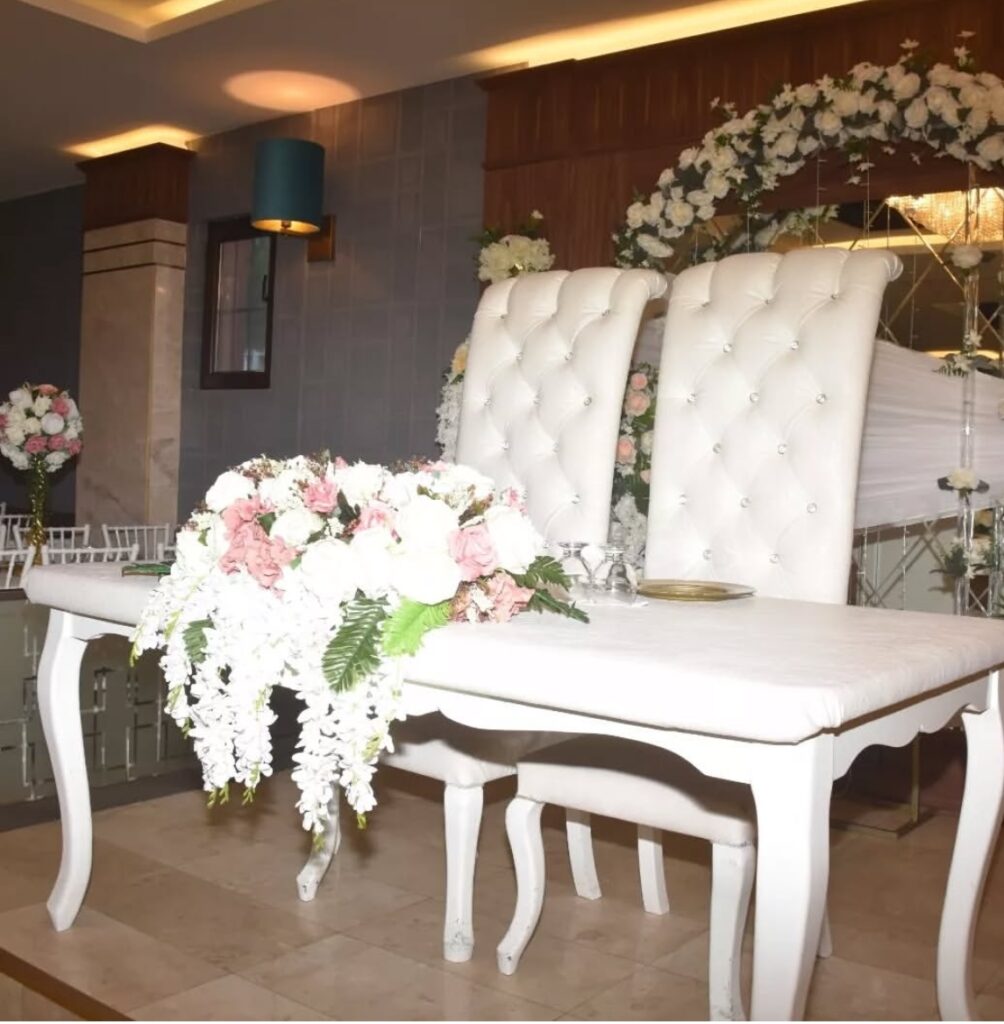Salon Tanrıverdi Maltepe - Girne Mahallesi Başögretmen caddesi, Girne, Çiçek Sokağı 9/C, 34852 Maltepe/İstanbul, Türkiye