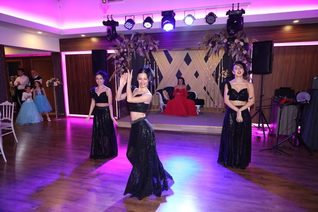 Taç Wedding - Küçükbakkalköy, Prof. Dr. Hıfzı Özcan Cd. No: 29, 34750 Ataşehir/İstanbul, Türkiye